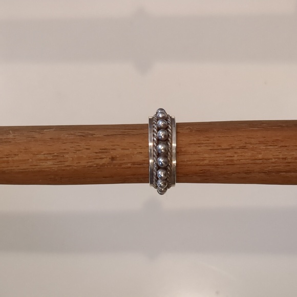 Silver ring - Picture 1 of 3